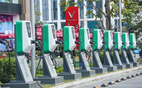 Chính Sách Chuyển Đổi Từ Thuê Pin Sang Mua Pin 4 Xe điện vinfast pin 1