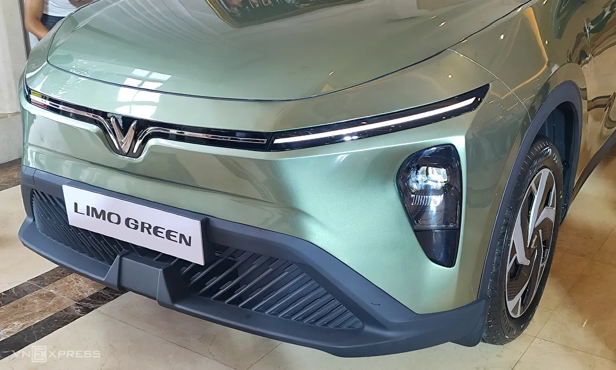 vinhxdcom_vinfast-limo-green-12-1