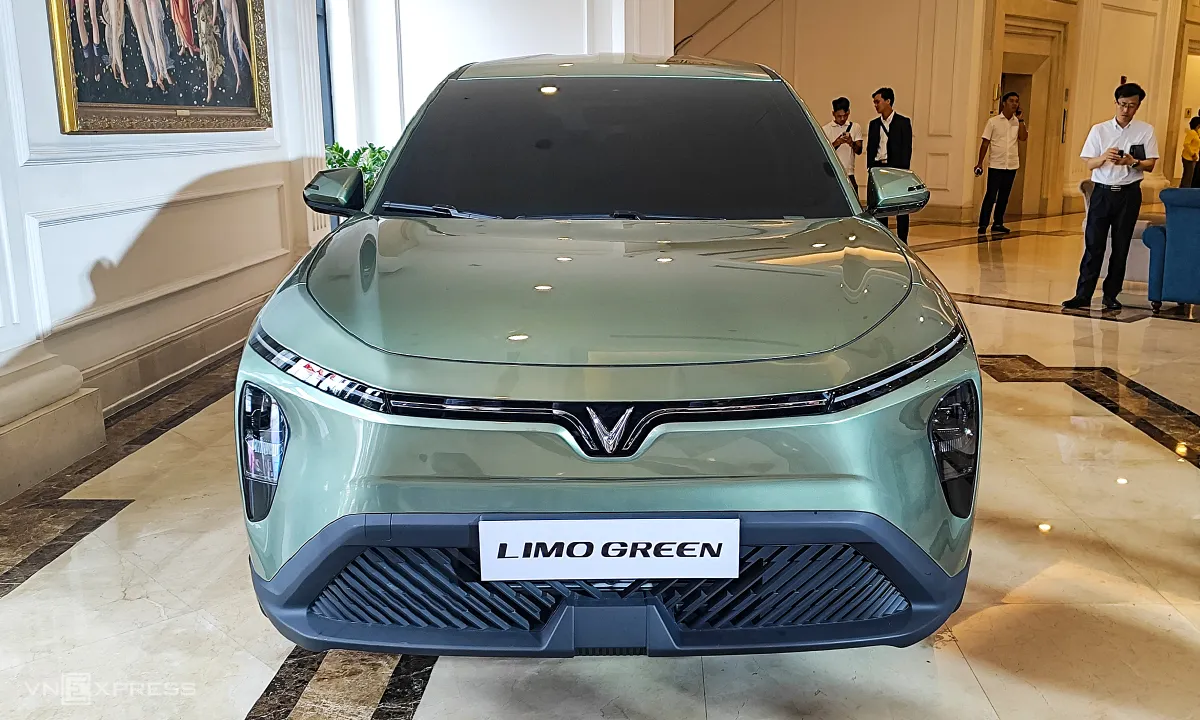 vinhxdcom_vinfast-limo-green-6-1